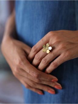 VARNIKA ARORA - Adler Ring