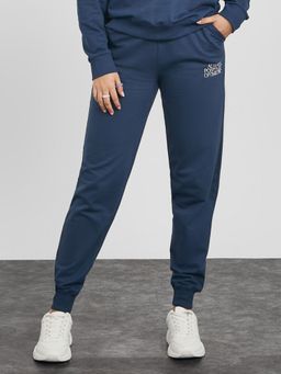 Styli - Women Navy Blue Slogan Print Jogger With Drawstring Waistband