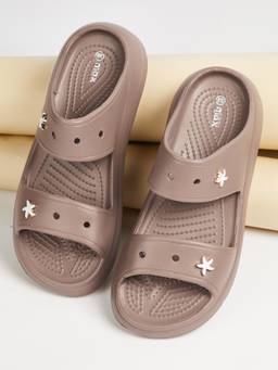 max - Women Solid Sandals