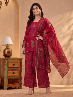 Vbuyz - Pink Cotton Floral Printed Straight Short Kurti with Palazzo and dupatta