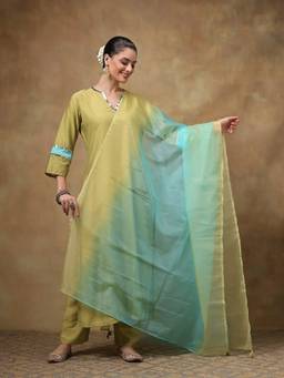 TAHILIYA - Green Organza Ombre Tassel Dupatta