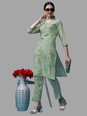 Women White Rayon Kurta Set with Scoop Neck and Green-Red Front Print
