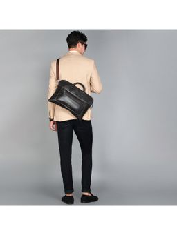 Sassora - Men Black Medium Messenger Bag