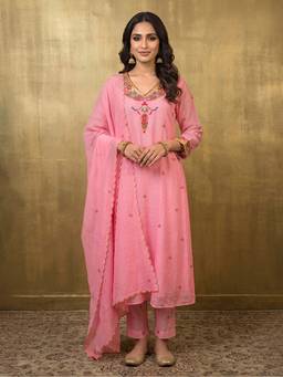 SHAABA CLOTHING - Pink Embroidered Chanderi Silk Kurta with Pant and Dupatta
