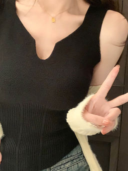 Outzidr - Black Round Neck Tank Top