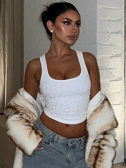 Outzidr - White Scoop Neck Sleeveless Tank Top