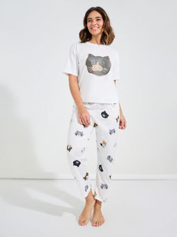 Styli - Women White Cat Print Short Sleeve T-Shirt and Pyjama