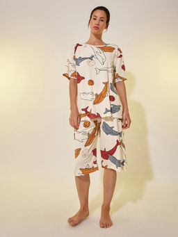 Styli Elevate - Women Multi Dolphin Printed T-Shirt And Knitted Relaxed Capri