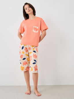 Styli Elevate - Women Peach Multi Floral Printed T-Shirt And Relaxed Capri