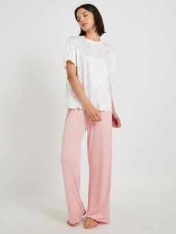 Styli - Women Floral Printed T-Shirt And Solid Pyjama