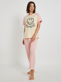 Styli - Women Pink Graphic Print T-Shirt And Pyjama