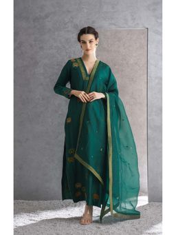 THE SILK LOVE - Green Lush Lotus Kurta With Pant And Dupatta