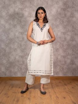Spring Soul - White Chanderi Embroidered Kurta With Pant