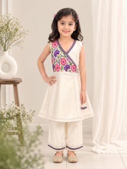 BITIYA BY BHAMA - Girls Off White Embroidered Kurta With Farsi Salwar