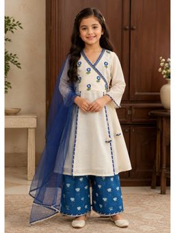 BITIYA BY BHAMA - Girls Off White Kurta With Farsi Salwar And Dupatta