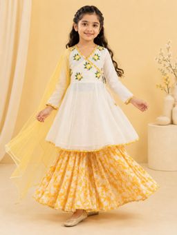 BITIYA BY BHAMA - Girls Off White Kurta With Contrast Sharara And Dupatta