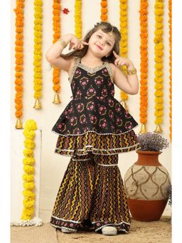 Titrit - Cotton Sleeveless Floral Lace Embellished Kurta And Sharara Set - Black