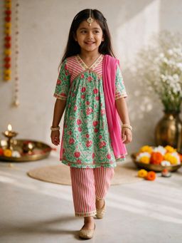Vastramay - Mint Green Cotton Floral Print Thigh Length Kurta With Pyjama And Dupatta Set