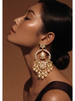 Qunic - Pearl Royale Chandbali White Earrings