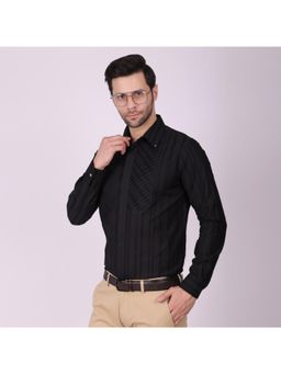 Pier seven - Men Cotton Printed Pleated Yoke Regular Fit Shirt - Black