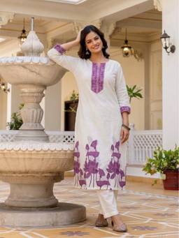 Surhi - White Cotton Floral Regular Round Neck Kurta