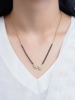 SWASHAA - Naisha Heart Flower Mangal Sutra