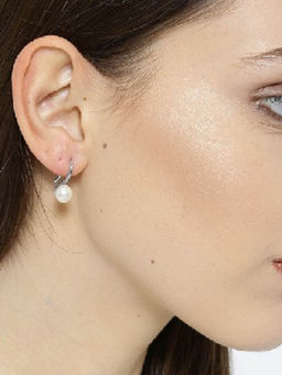 OOMPH - White Pearl Minimal Silver Tone Office Wear Fashion Drop Earrings