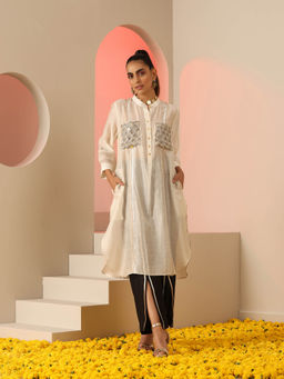 Kudi Pataka Designs - Karishma White Kurta With Pant (Set of 2)