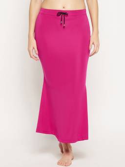 G Heist - Women Magenta Solid Skinny Fit Saree Shapewear