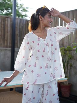 The Quince Life - White Printed Regular Fit Top