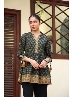 SAVI - Green Floral Regular Fit Top