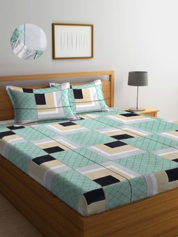 ARRABI - Green Graphic TC Cotton Blend Double Fitted Bedsheet with 2 Pillow Covers