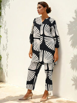 Dora Dori - Black Pure Cotton Abstract Printed Kurta with Pant Co-Ord (Set of 2)