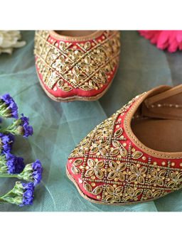 SCENTRA - Yara Threadwork Juttis Red