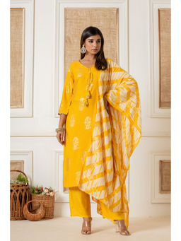 Do Dhaage - Muslin Foil Printed Yellow Kurta Pant with Leheriya Dupatta (Set of 3)