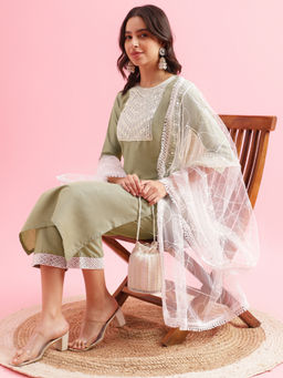 Shaily - Women Green Silk Blend Embroidered Kurta Pant with Net Dupatta (Set of 3)