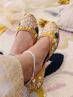 Desi Colour - Mustard Dabka Juttis