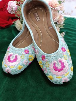 Desi Colour - Sea Green Floral Juttis