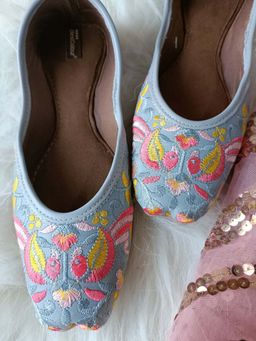 Desi Colour - Grey Embroidered Juttis