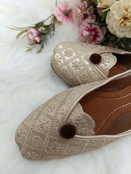 Desi Colour - Beige Front Flip Juttis