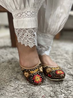 Desi Colour - Black Thread Floral Work Juttis