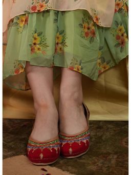 Desi Colour - Red Zari Juttis