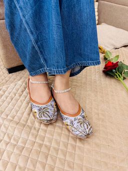 Desi Colour - Women Grey Juttis