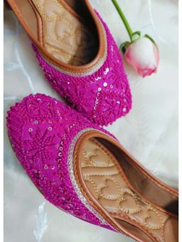 Desi Colour - Women Pink Juttis