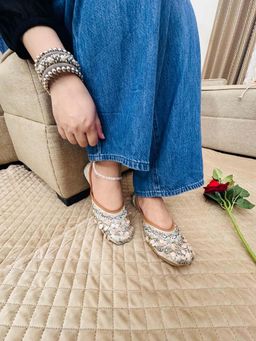 Desi Colour - Women Grey Juttis