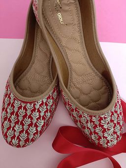 Desi Colour - Ruby Red Juttis