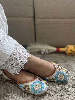 Desi Colour - Multi-Color Mirror Juttis