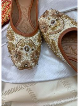 Desi Colour - Golden Heavy Work Juttis