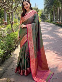 Suha - Women Green Silk Blend Paisley Saree with Unstitched Blouse