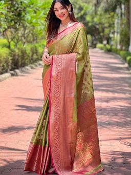 Suha - Women Green Silk Blend Paisley Saree with Unstitched Blouse